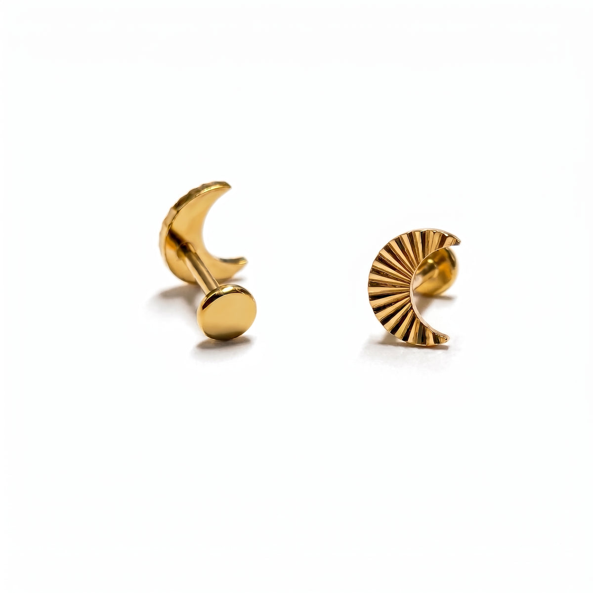 Luna Bare Air5 flat-back earring in gold - flat-back structure side view