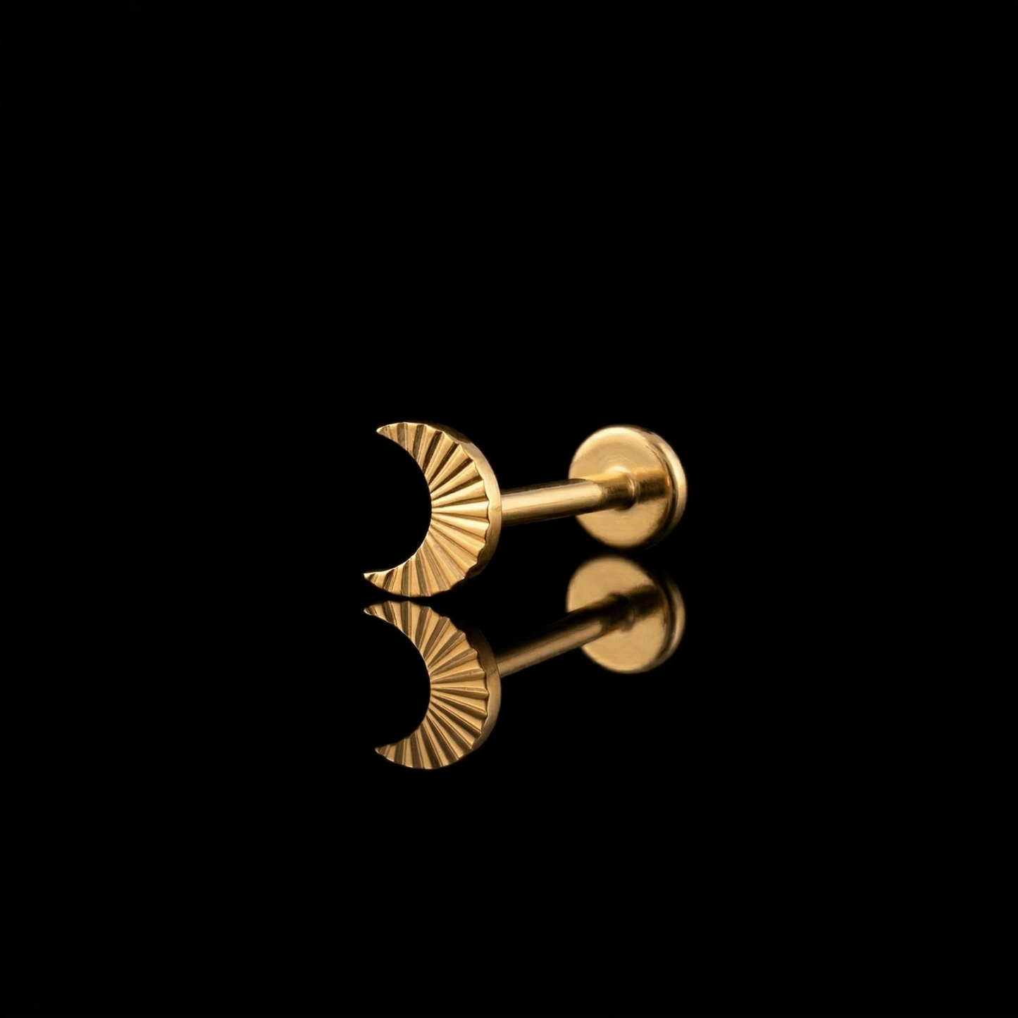 Luna Bare Air5 flat-back earring in gold - black mirror reflection