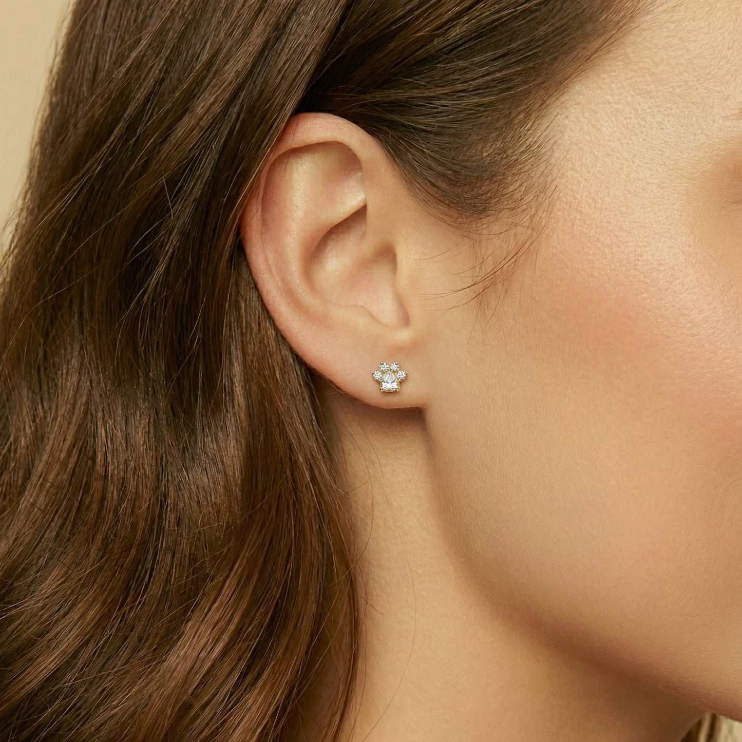 Paw Bloom flat-back earring in gold - ear closeup detail