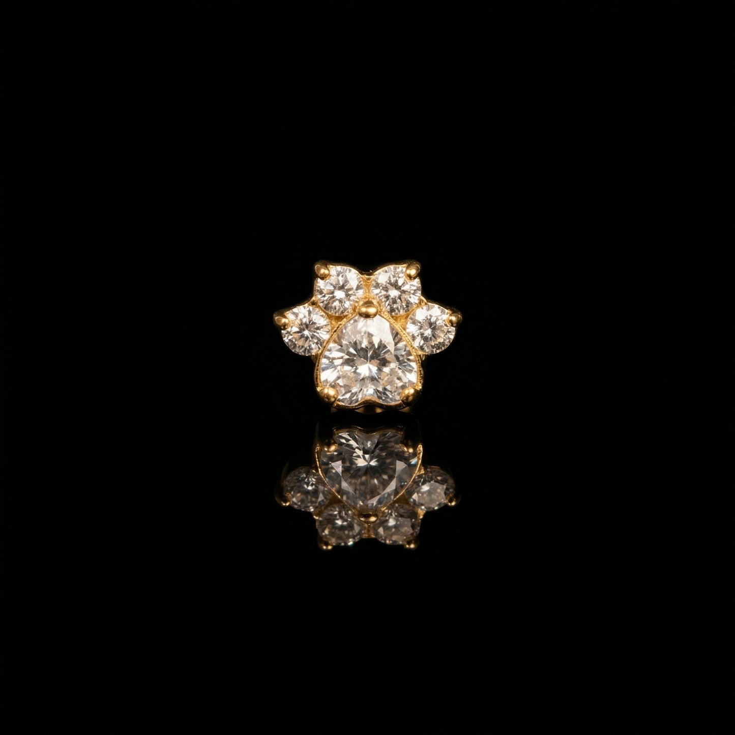 Paw Bloom flat-back earring in gold - black mirror reflection