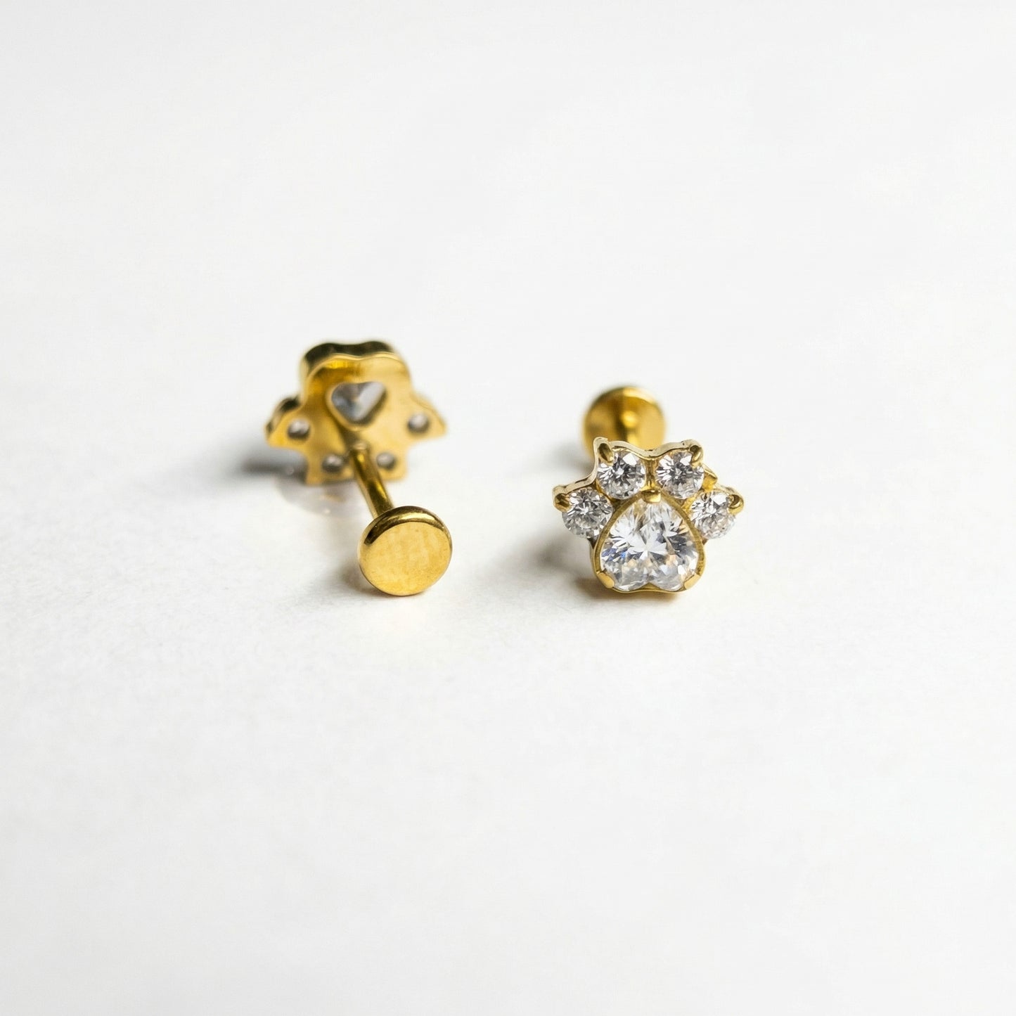 Paw Bloom flat-back earring in gold - flat-back structure side view